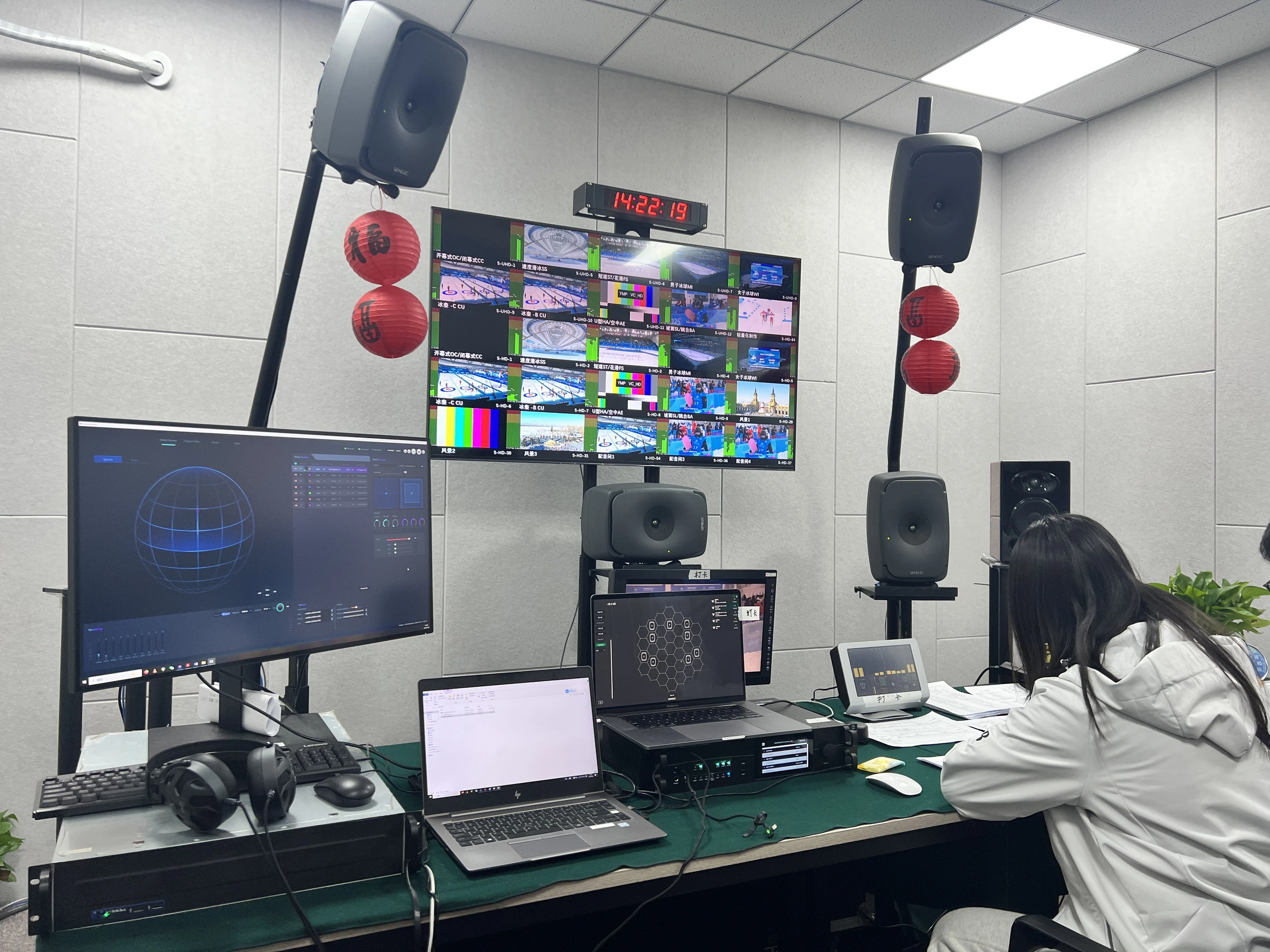 亚冬会空间音频直播所用的实际制播工作台